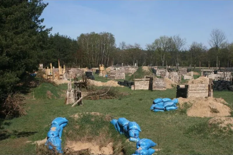 Początki Paintball Sierpc – archiwalne pole, drewniane przeszkody i spotkania