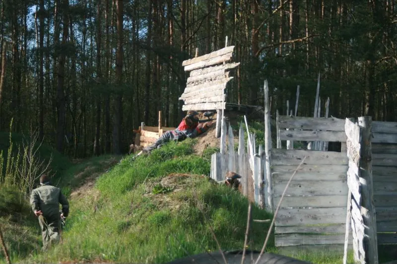 Początki Paintball Sierpc – archiwalne pole, drewniane przeszkody i spotkania