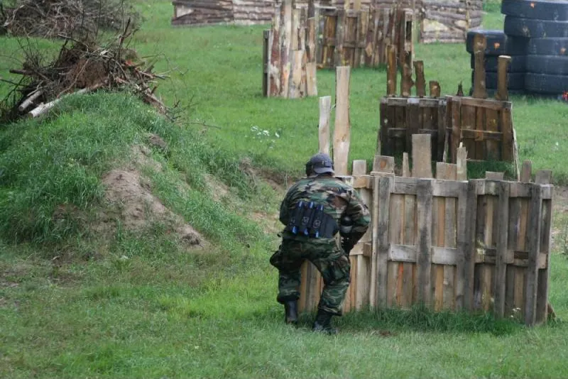 Początki Paintball Sierpc – archiwalne pole, drewniane przeszkody i spotkania