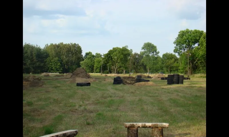 Początki Paintball Sierpc – archiwalne pole, drewniane przeszkody i spotkania